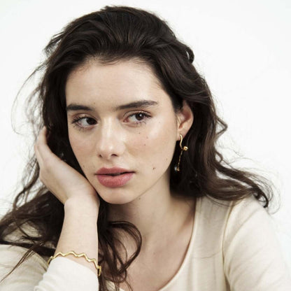 Woman with calm face, leaning on her hand