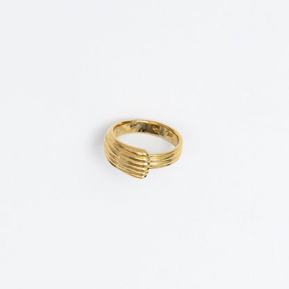 Adjustable gold ring