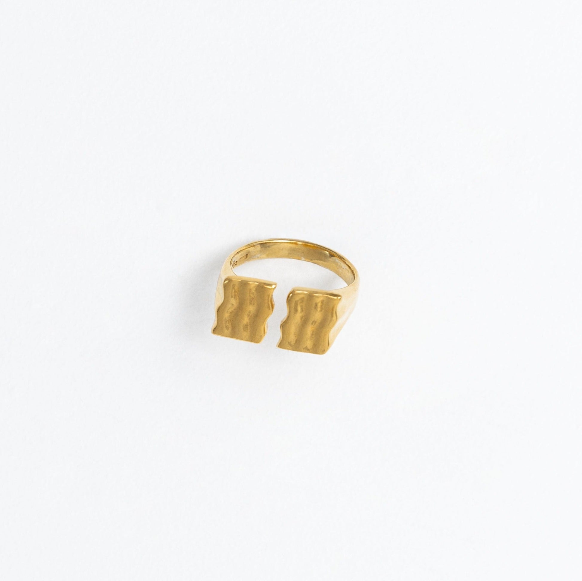 Adjustable gold ring